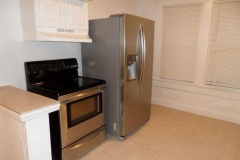House in Saint Petersburg, Florida 4 bedrooms, 125.79 sq.m. № 1837375 - photo 5