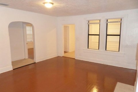 House in Saint Petersburg, Florida 4 bedrooms, 125.79 sq.m. № 1837375 - photo 4