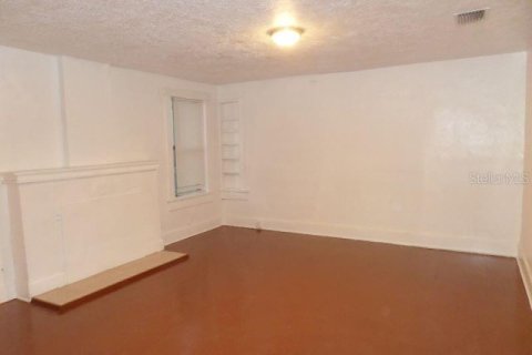 House in Saint Petersburg, Florida 4 bedrooms, 125.79 sq.m. № 1837375 - photo 3