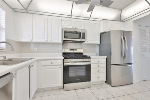 Copropriété à vendre à Gulfport, Floride: 1 chambre, 108.7 m2 № 2151479 - photo 4