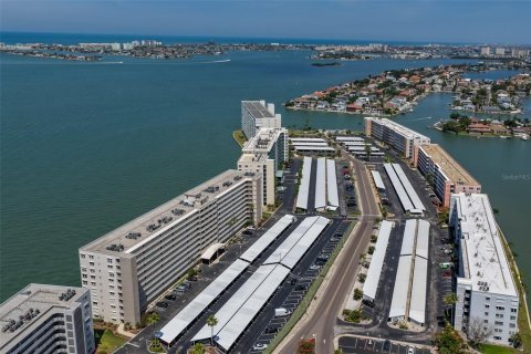 Copropriété à vendre à Gulfport, Floride: 1 chambre, 108.7 m2 № 2151479 - photo 17