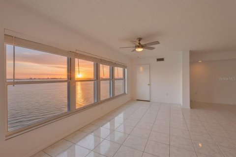 Copropriété à vendre à Gulfport, Floride: 1 chambre, 108.7 m2 № 2151479 - photo 9