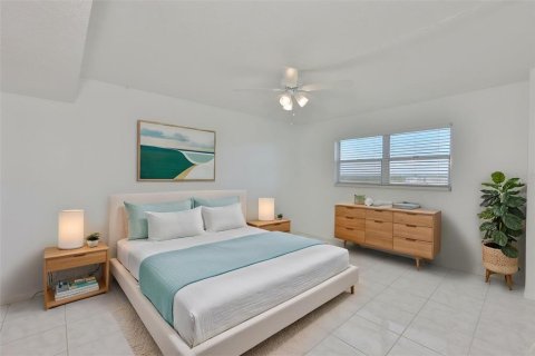 Copropriété à vendre à Gulfport, Floride: 1 chambre, 108.7 m2 № 2151479 - photo 12