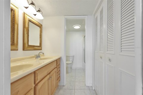 Copropriété à vendre à Gulfport, Floride: 1 chambre, 108.7 m2 № 2151479 - photo 15
