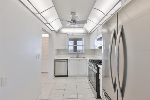 Copropriété à vendre à Gulfport, Floride: 1 chambre, 108.7 m2 № 2151479 - photo 5