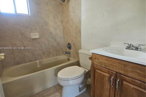 Condominio en alquiler en Hialeah, Florida, 2 dormitorios, 75.44 m2 № 2054996 - foto 5