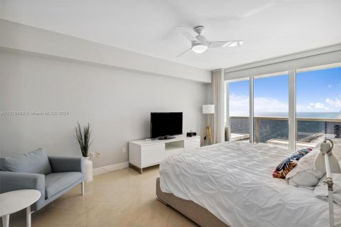 Condo in Hallandale Beach, Florida, 3 bedrooms  № 1448358 - photo 10