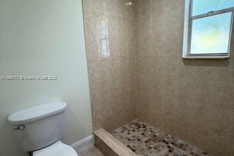 House in Hollywood, Florida 3 bedrooms, 114.46 sq.m. № 1874259 - photo 10
