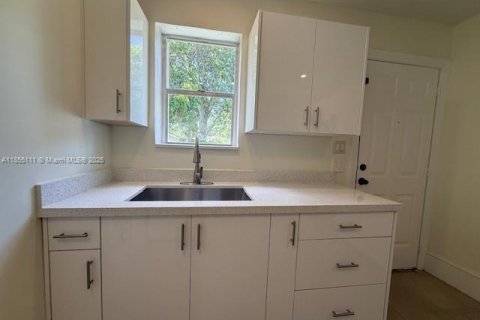 House in Hollywood, Florida 3 bedrooms, 114.46 sq.m. № 1874259 - photo 26