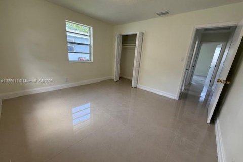 House in Hollywood, Florida 3 bedrooms, 114.46 sq.m. № 1874259 - photo 16
