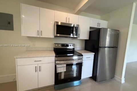 House in Hollywood, Florida 3 bedrooms, 114.46 sq.m. № 1874259 - photo 7