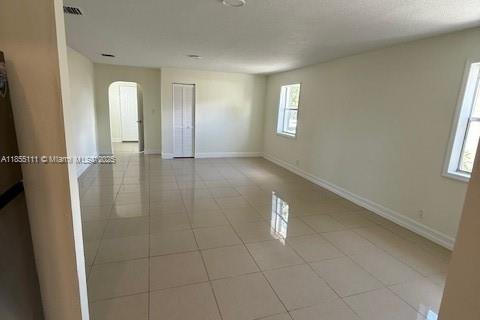 House in Hollywood, Florida 3 bedrooms, 114.46 sq.m. № 1874259 - photo 29