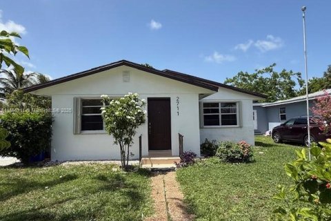 House in Hollywood, Florida 3 bedrooms, 114.46 sq.m. № 1874259 - photo 2