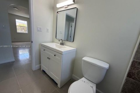 House in Hollywood, Florida 3 bedrooms, 114.46 sq.m. № 1874259 - photo 14