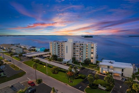 Condo in Dunedin, Florida, 2 bedrooms  № 1244547 - photo 1