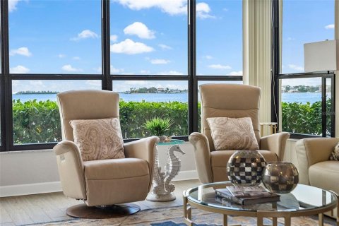 Condo in Dunedin, Florida, 2 bedrooms  № 1244547 - photo 15