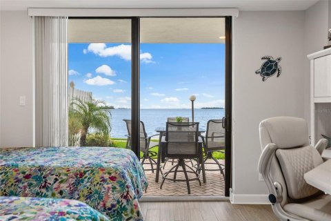 Condo in Dunedin, Florida, 2 bedrooms  № 1244547 - photo 22