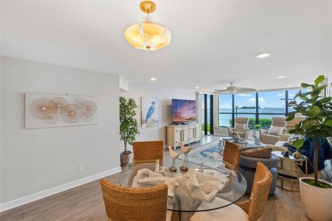 Condo in Dunedin, Florida, 2 bedrooms  № 1244547 - photo 11