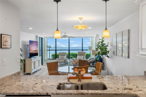 Condo in Dunedin, Florida, 2 bedrooms  № 1244547 - photo 9