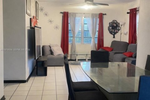 House in Opa-locka, Florida 3 bedrooms, 110 sq.m. № 2044103 - photo 4