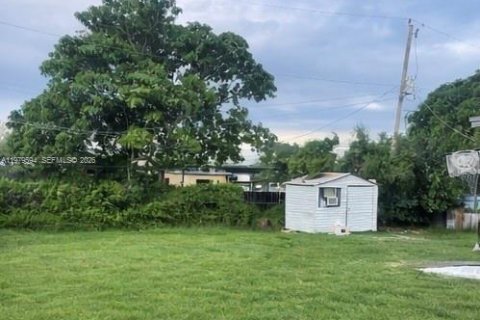 House in Opa-locka, Florida 3 bedrooms, 110 sq.m. № 2044103 - photo 9