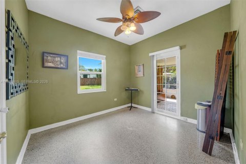 House in North Miami Beach, Florida 3 bedrooms, 142.7 sq.m. № 2043927 - photo 11