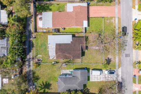 House in North Miami Beach, Florida 3 bedrooms, 142.7 sq.m. № 2043927 - photo 26