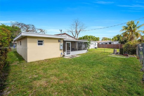House in North Miami Beach, Florida 3 bedrooms, 142.7 sq.m. № 2043927 - photo 23