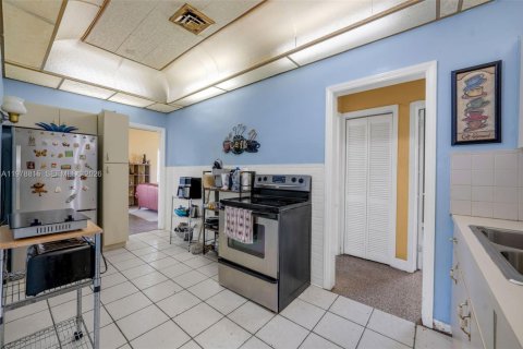 House in North Miami Beach, Florida 3 bedrooms, 142.7 sq.m. № 2043927 - photo 13