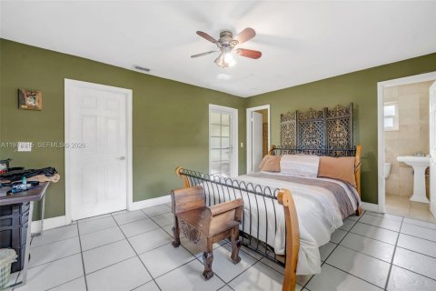 House in North Miami Beach, Florida 3 bedrooms, 142.7 sq.m. № 2043927 - photo 17