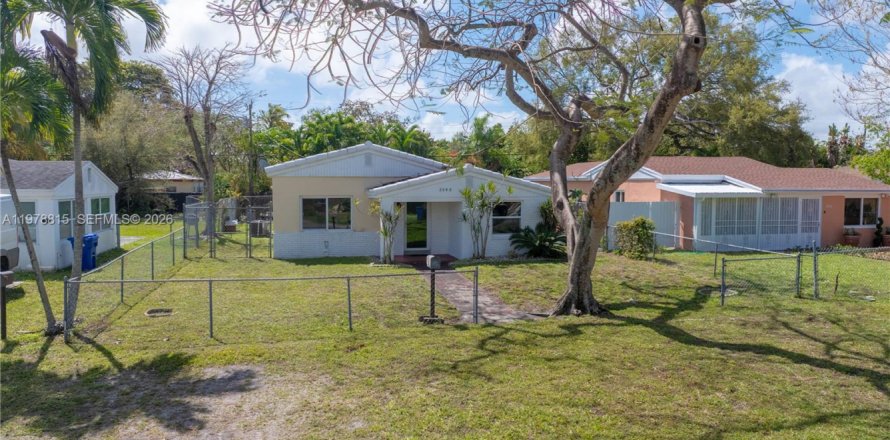 House in North Miami Beach, Florida 3 bedrooms, 142.7 sq.m. № 2043927