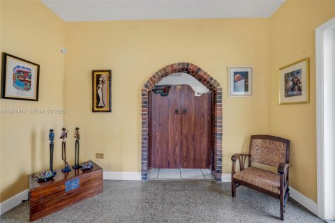 House in North Miami Beach, Florida 3 bedrooms, 142.7 sq.m. № 2043927 - photo 8