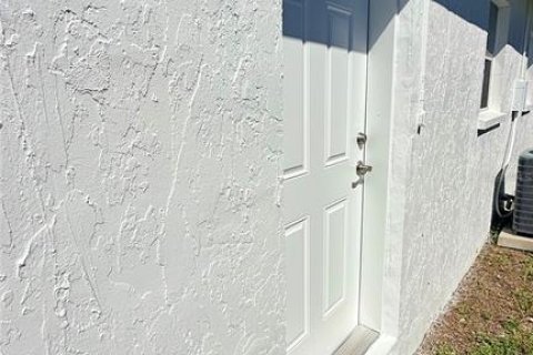 Villa ou maison à louer à Sarasota, Floride: 2 chambres, 55.74 m2 № 2401121 - photo 2