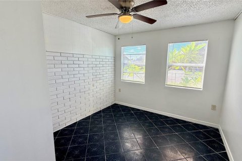 Villa ou maison à louer à Sarasota, Floride: 2 chambres, 55.74 m2 № 2401121 - photo 7
