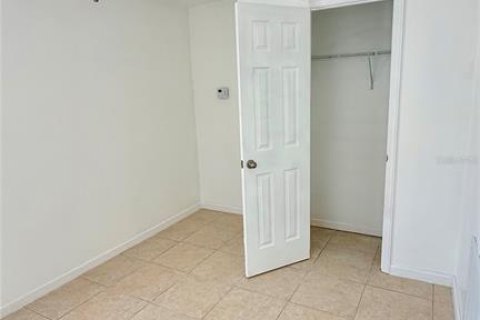 Villa ou maison à louer à Sarasota, Floride: 2 chambres, 55.74 m2 № 2401121 - photo 4