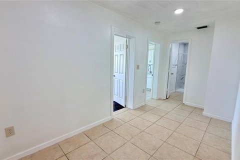 Villa ou maison à louer à Sarasota, Floride: 2 chambres, 55.74 m2 № 2401121 - photo 6
