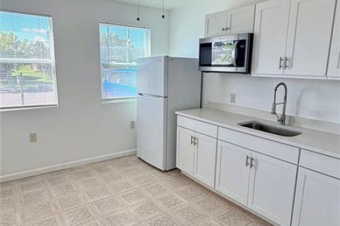 Villa ou maison à louer à Sarasota, Floride: 2 chambres, 55.74 m2 № 2401121 - photo 12