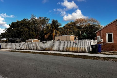 Casa en venta en Hollywood, Florida, 3 dormitorios, 81.75 m2 № 1700888 - foto 15