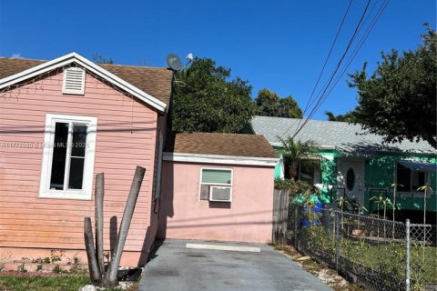 Casa en venta en Hollywood, Florida, 3 dormitorios, 81.75 m2 № 1700888 - foto 2