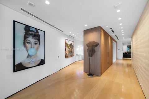 Condo in Miami Beach, Florida, 5 bedrooms  № 2056167 - photo 12