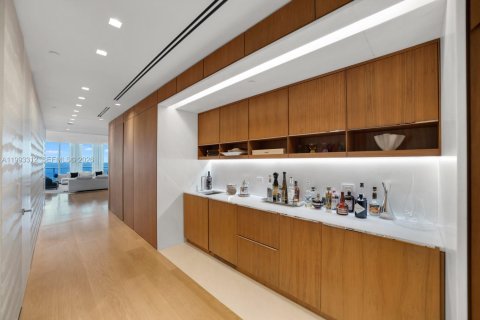 Condo in Miami Beach, Florida, 5 bedrooms  № 2056167 - photo 13