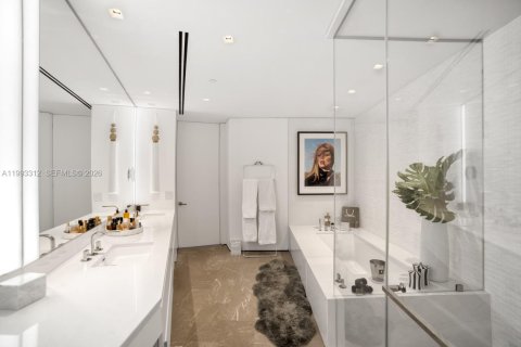 Condo in Miami Beach, Florida, 5 bedrooms  № 2056167 - photo 18