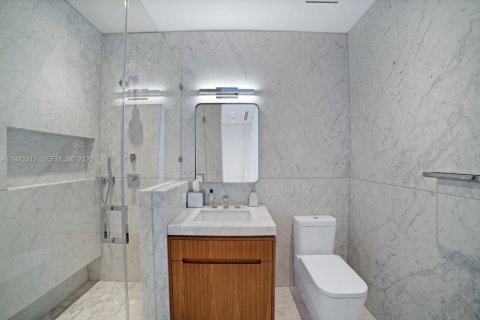 Condo in Miami Beach, Florida, 5 bedrooms  № 2056167 - photo 24