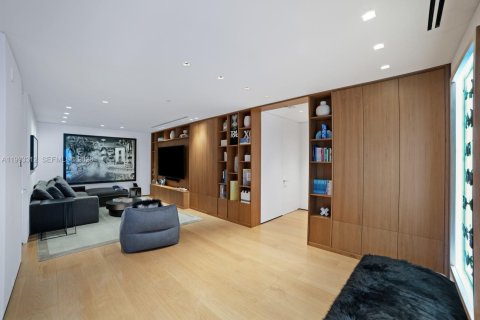 Condo in Miami Beach, Florida, 5 bedrooms  № 2056167 - photo 14