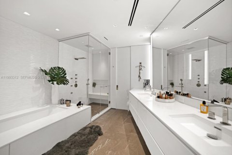 Condo in Miami Beach, Florida, 5 bedrooms  № 2056167 - photo 17