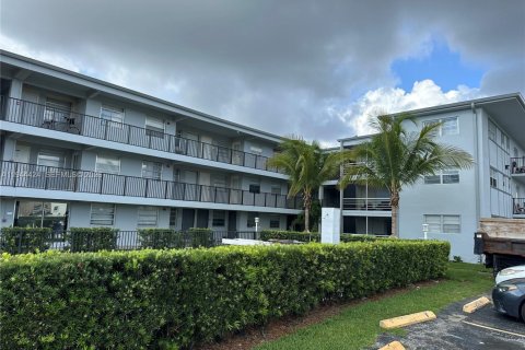 Condo in Hallandale Beach, Florida, 1 bedroom  № 2001653