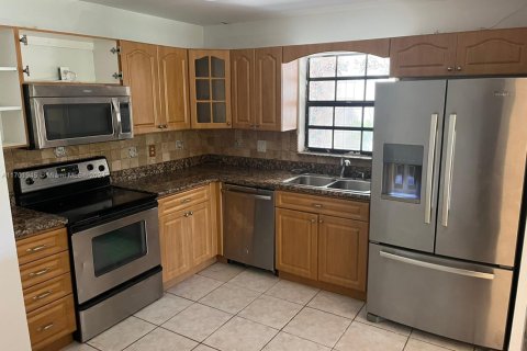 Condo in Sunrise, Florida, 3 bedrooms  № 1811650 - photo 1