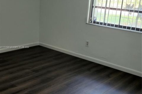 Condo in Sunrise, Florida, 3 bedrooms  № 1811650 - photo 4