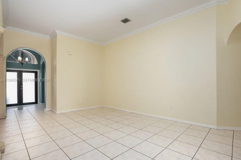 House in Miami, Florida 4 bedrooms, 186.55 sq.m. № 2046721 - photo 3