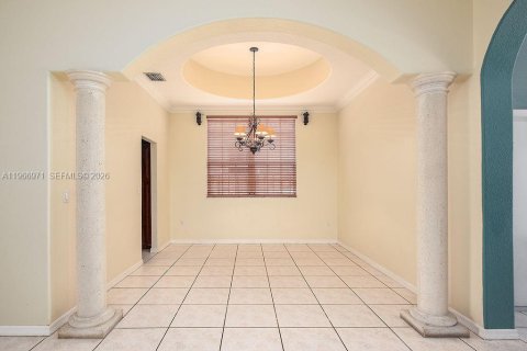 House in Miami, Florida 4 bedrooms, 186.55 sq.m. № 2046721 - photo 11